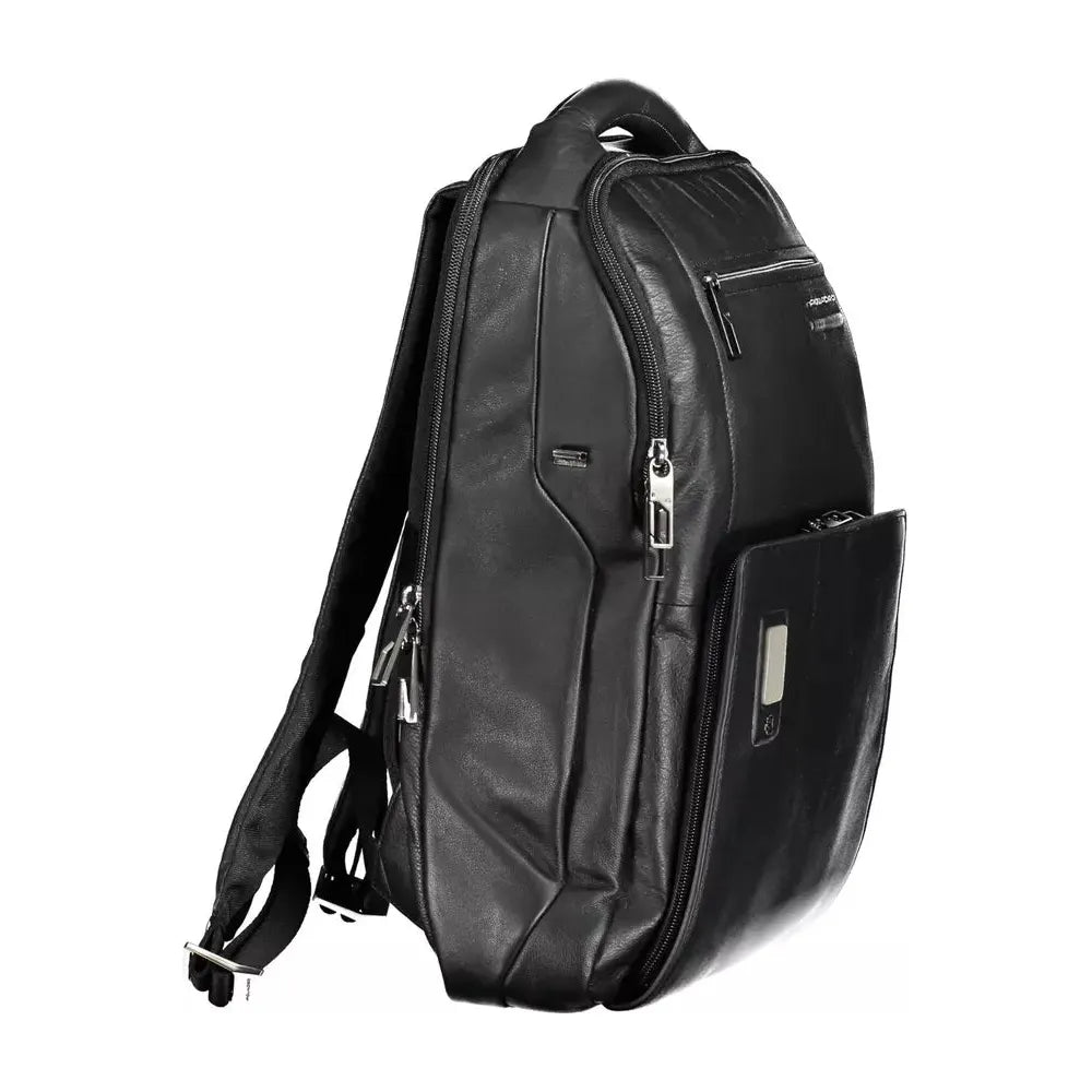 Front view with bag zipped and handles upright.