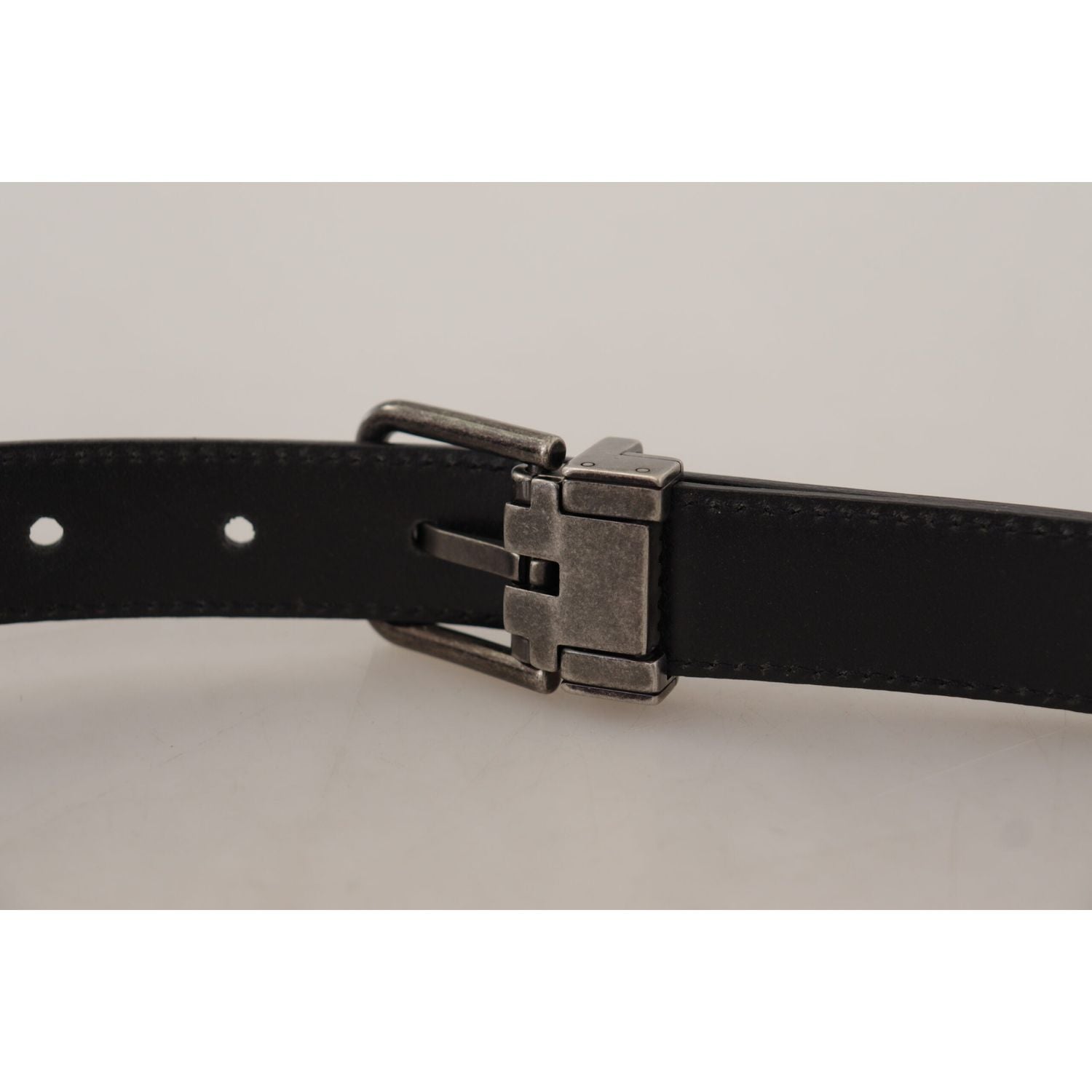حزام جلدي أسود أنيق مع مشبك معدني من دولتشي آند غابانا