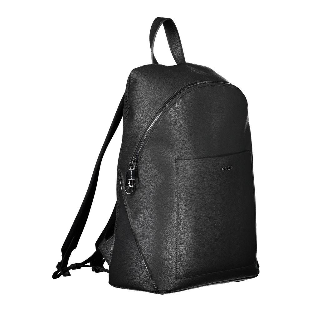 Front view with bag zipped and handles upright.