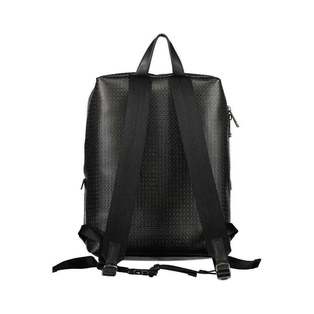 Front view with bag zipped and handles upright.