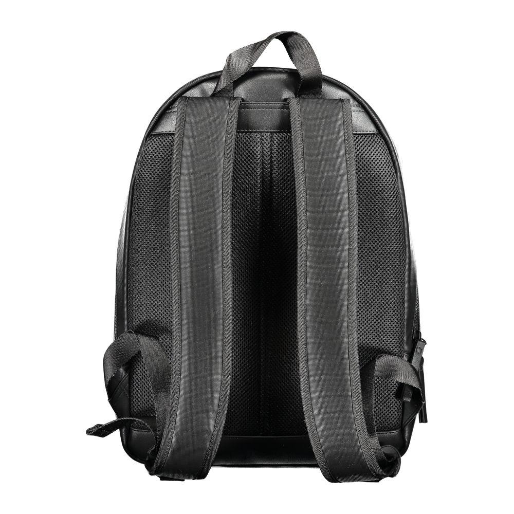 Front view with bag zipped and handles upright.