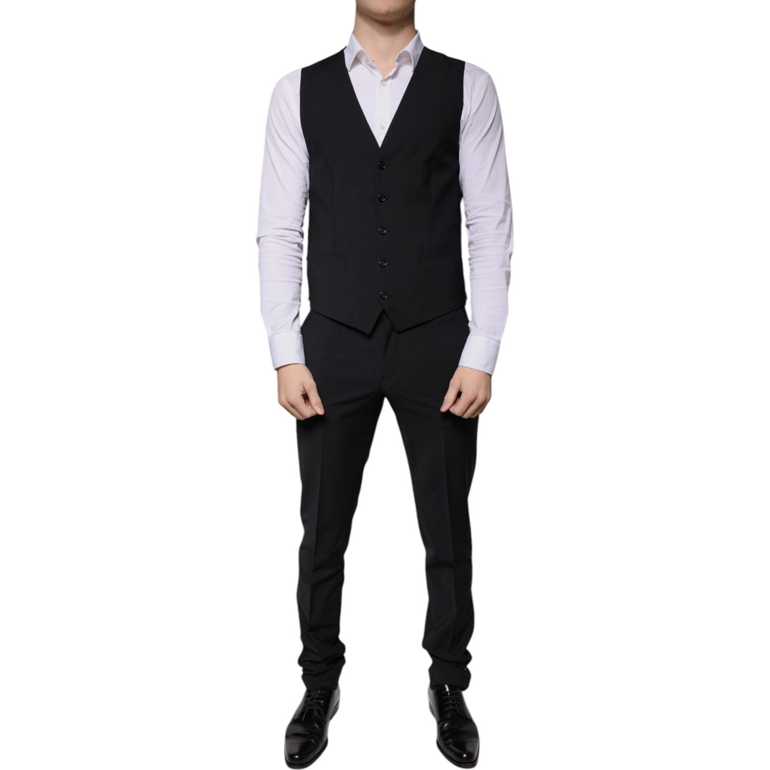 Front view with bag zipped and handles upright.