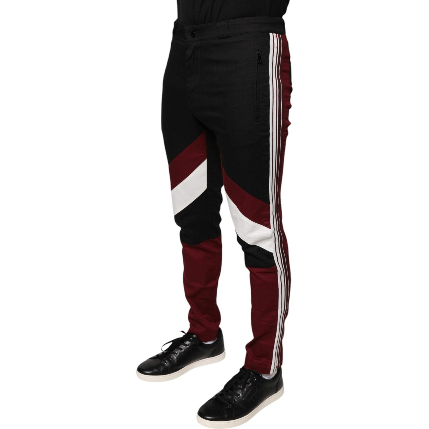 Front view with bag zipped and handles upright.