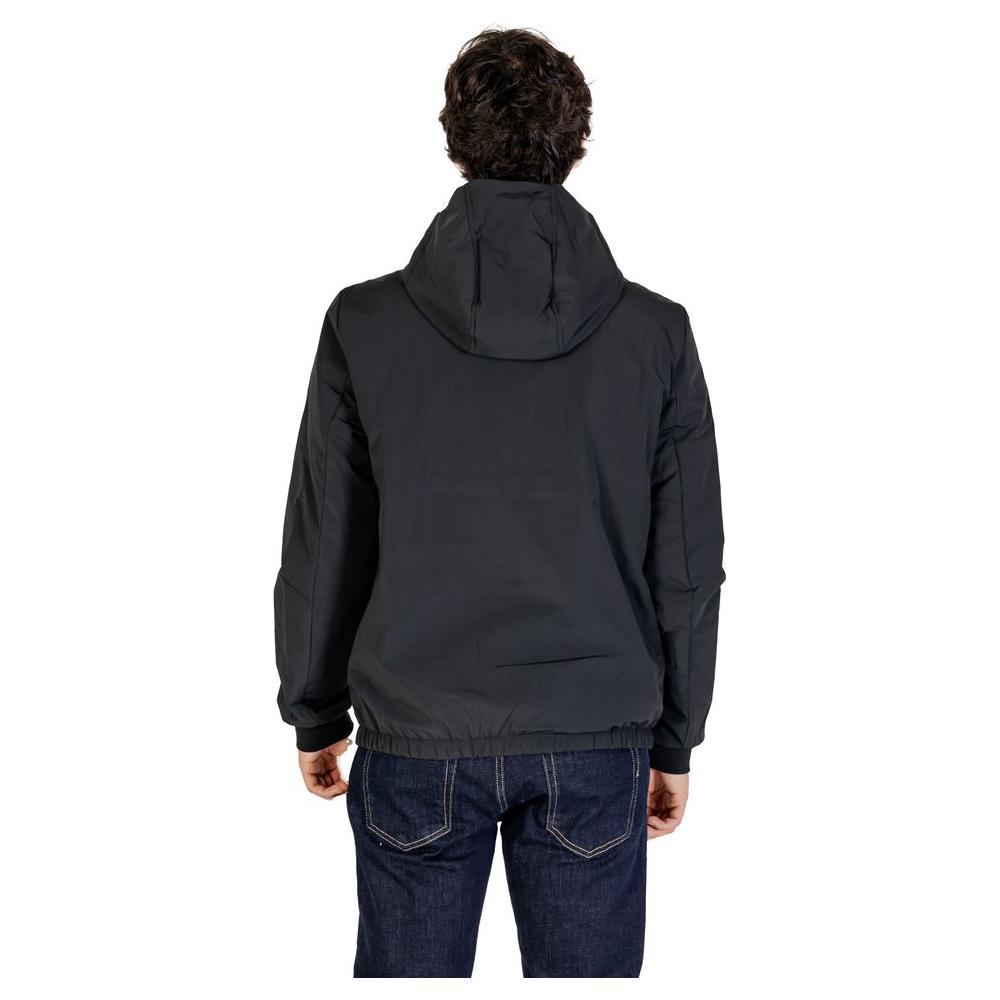 Front view with bag zipped and handles upright.