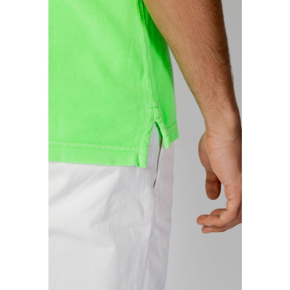 Front view with bag zipped and handles upright.
