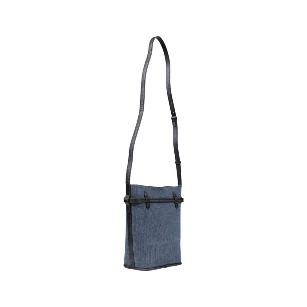 Front view with bag zipped and handles upright.