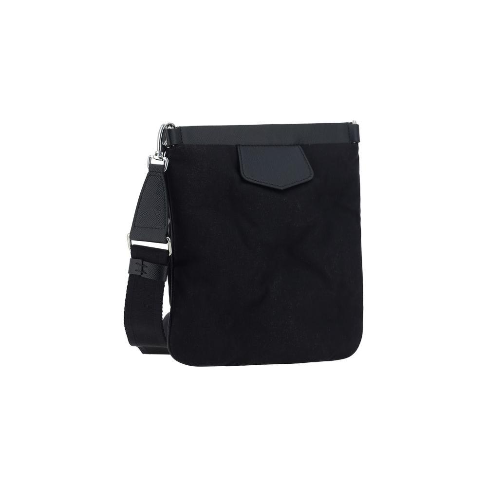 Front view with bag zipped and handles upright.